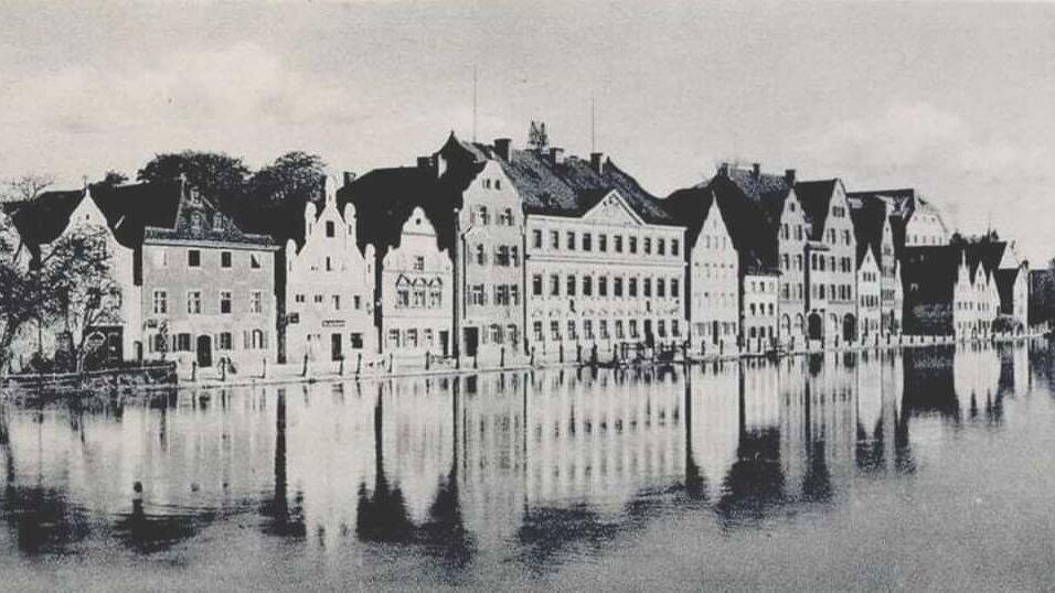 So sah es früher am Isargestade aus. An Stelle der drei Häuser vor der Brücke soll jetzt der Neubau entstehen. So sah es früher am Isargestade aus. An Stelle der drei Häuser vor der Brücke soll jetzt der Neubau entstehen.
