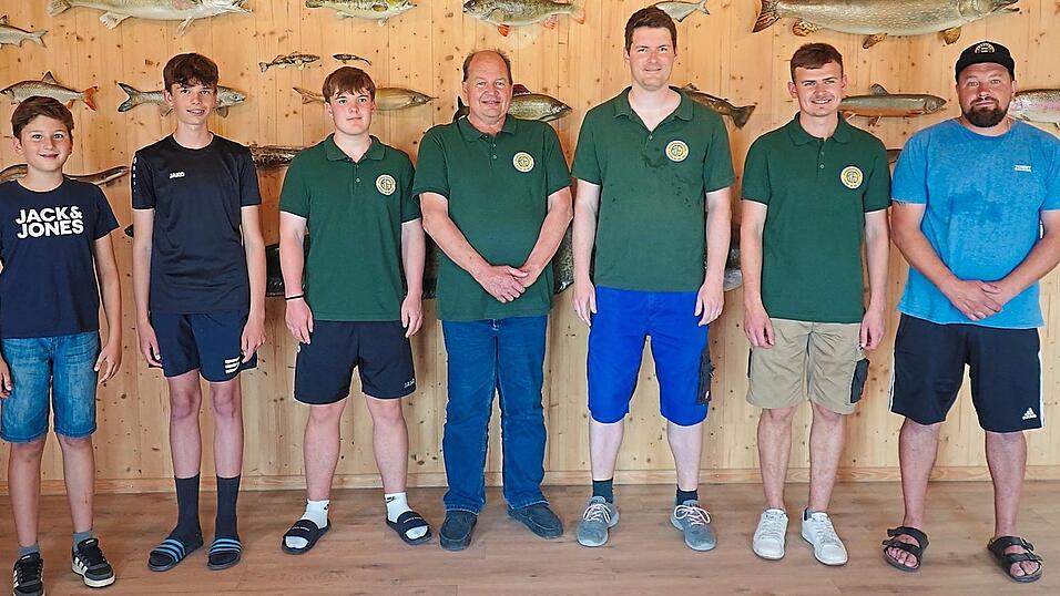 Finn Arlik (v. l.), Aaron Schmitz, Bastian Blüthgen, Michael Kreiner senior, Thomas Wintersberger, Michael Kreiner junior und Waldemar Lieder Finn Arlik (v. l.), Aaron Schmitz, Bastian Blüthgen, Michael Kreiner senior, Thomas Wintersberger, Michael Kreiner junior und Waldemar Lieder