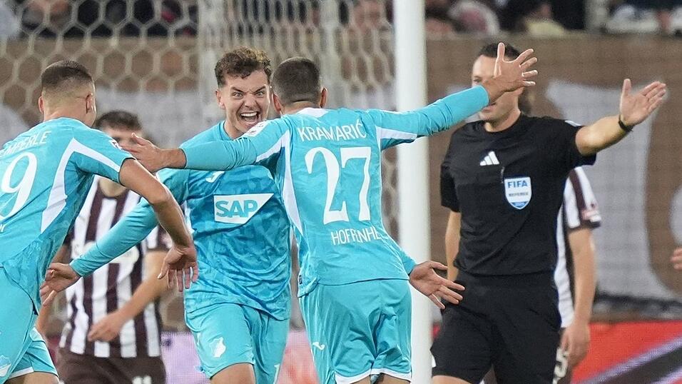 Andrej Kramaric (vorne, 1899 Hoffenheim) jubelt nach seinem Treffer zum 2:0. Andrej Kramaric (vorne, 1899 Hoffenheim) jubelt nach seinem Treffer zum 2:0.