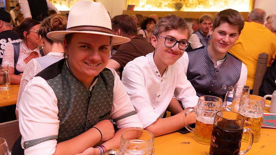 Die Partybilder vom Samstag, 8. August, aus dem Festzelt Krönner. Die Partybilder vom Samstag, 8. August, aus dem Festzelt Krönner.