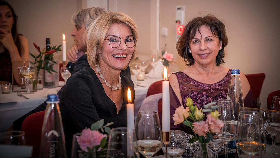 Anlässlich des 225-jährigen Bestehens veranstaltete das Landshuter Modehaus Oberpaur eine Jubliäumsgala - samt Vorführung historischer Abendkleider. Anlässlich des 225-jährigen Bestehens veranstaltete das Landshuter Modehaus Oberpaur eine Jubliäumsgala - samt Vorführung historischer Abendkleider.