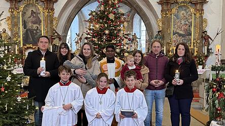 Die beiden Tauffamilien in der Pfarrkirche in Miltach