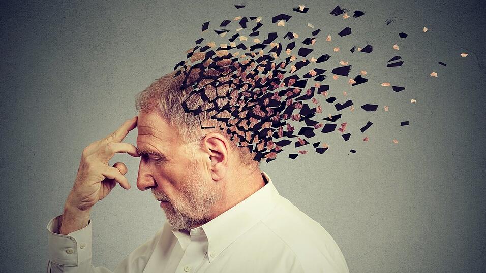 Sprachstörungen, Verhaltensauffälligkeiten, Gedächtnislücken: Bei älteren Menschen scheint die Diagnose klar – Demenz. Aber auch jüngere Menschen sollten bei solchen Symptomen eine mögliche Demenzerkrankung abklären lassen. Sprachstörungen, Verhaltensauffälligkeiten, Gedächtnislücken: Bei älteren Menschen scheint die Diagnose klar – Demenz. Aber auch jüngere Menschen sollten bei solchen Symptomen eine mögliche Demenzerkrankung abklären lassen.