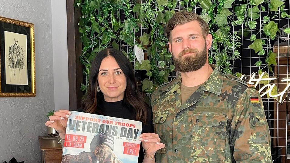 Die Veranstalter Natascha Baierl und Max St&ouml;ckl r&uuml;hren kr&auml;ftig die Werbetrommel f&uuml;r den ersten Veteranentag.