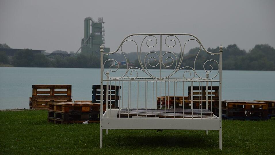 Warum schlechtes Wetter am Festival gut ist: Mystische Festivalfotos. Warum schlechtes Wetter am Festival gut ist: Mystische Festivalfotos.