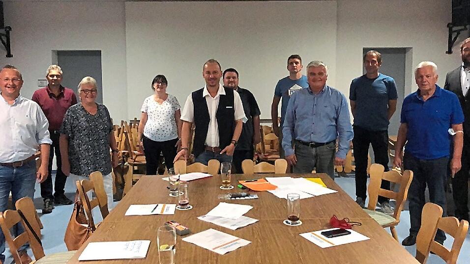 Reinhard Gietl, Georg Hundschell, Ursel Br&uuml;jes, Claudia Prebeck-Berger, Helmut Muhr junior, Peter Wanninger, Markus Oswald, Ludwig Waas, Georg Hollweck, Fritz Bittner und Tobias Beck (von links).