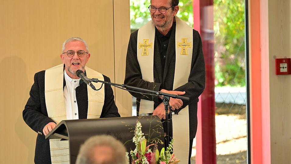 Zahlreiche Gäste aus Politik und Wirtschaft kamen zum Festakt in die Attenkofer-Akademie. Zahlreiche Gäste aus Politik und Wirtschaft kamen zum Festakt in die Attenkofer-Akademie.
