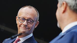 CDU-Chef Friedrich Merz (l). hat sich als gemeinsamer Kanzlerkandidaten von CDU und CSU durchsegesetzt. Seine Beliebtheistwerte bei den Wählern sicnd gering.