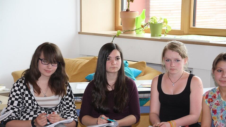 Corinna und Jenny standen w&auml;hrend des Besuchs der Redakteurin hinter der Kamera und versuchten sich als Pressefotografen.
