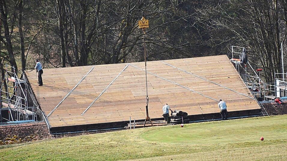 Das Dach des Handwerksmuseums wird neu eingedeckt.