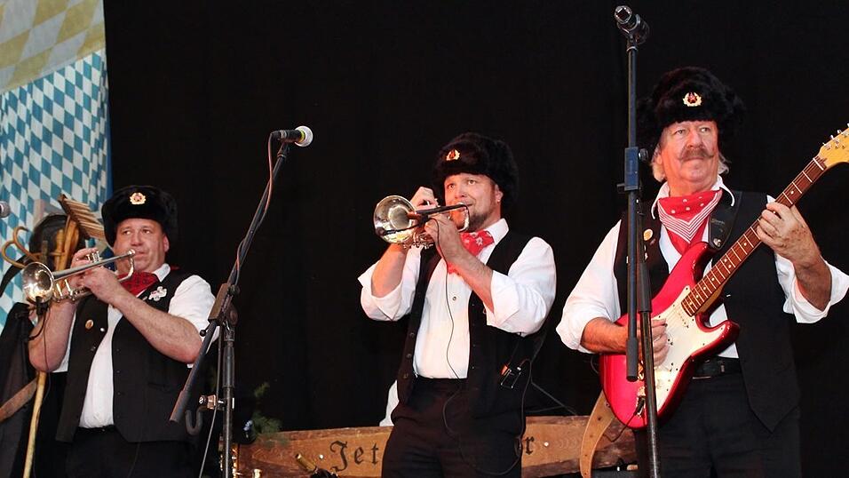 Auch am Freitag war super Stimmung am Ergoldinger Volksfest. Auch am Freitag war super Stimmung am Ergoldinger Volksfest.