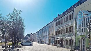 Immer mehr Läden am Plattlinger Stadtplatz stehen leer. Der Stadtrat stimmte deshalb am Montag dafür, einen Citymanager einzustellen.