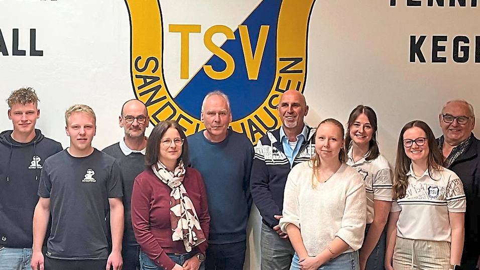 Die neue TSV-F&uuml;hrung (v. l.): Leon Fuchs, Felix Fuchs, Christian Schw&auml;rzer, Beate Schw&auml;rzer, Edmund Hohmann, Armin Mirlach, Lena Pr&uuml;cklmeier, Sabrina Liebmann, Amelie Freyberg und Sebastian Mirlach.