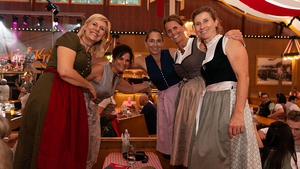 Die Partybilder vom Donnerstag, 17. August 2023, aus dem Festzelt Krönner. Die Partybilder vom Donnerstag, 17. August 2023, aus dem Festzelt Krönner.