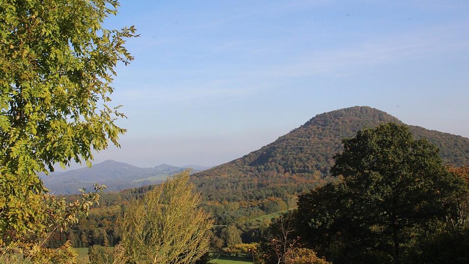 Blick auf einen der Tafelberge der Böhmischen Schweiz. Blick auf einen der Tafelberge der Böhmischen Schweiz.