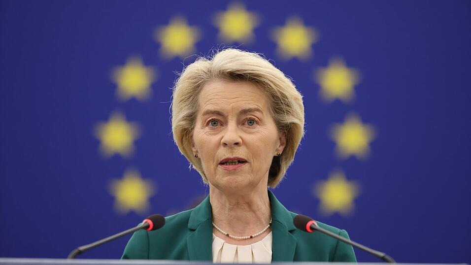 Die Pr&auml;sidentin der Europ&auml;ischen Kommission, Ursula von der Leyen, will zun&auml;chst nicht mit Gegenz&ouml;llen auf die Zollank&uuml;digung des US-Pr&auml;sidenten reagieren.