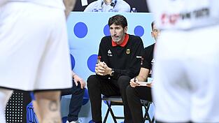 Bundestrainer Mumbru kehrte angeschlagen zum Nationalteam zurück.