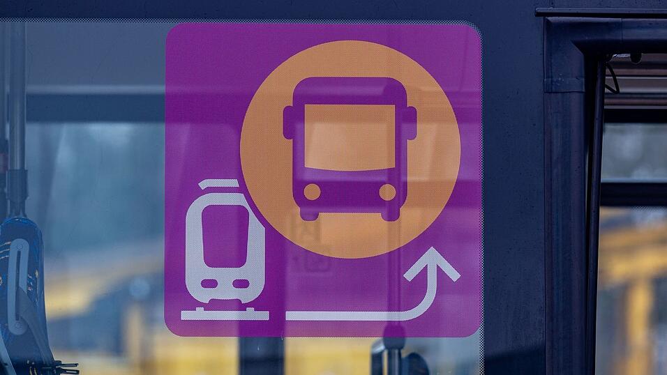 Schienenersatzverkehr mit Bussen dürfte auch 2027 wieder viele Fahrgäste erwarten. (Archivbild) Schienenersatzverkehr mit Bussen dürfte auch 2027 wieder viele Fahrgäste erwarten. (Archivbild)