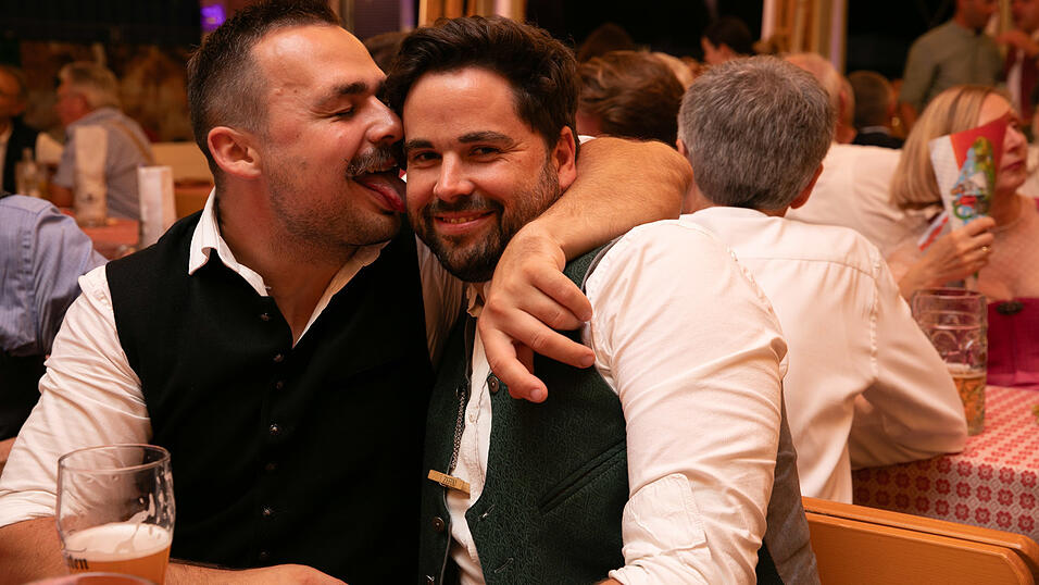 Die Partybilder vom Montag, 11. August, aus dem Festzelt Greindl. Die Partybilder vom Montag, 11. August, aus dem Festzelt Greindl.