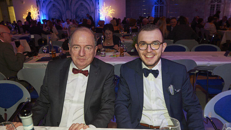 Die Metzgerzunft hat am Samstagabend in die Joseph-von-Fraunhofer-Halle eingeladen. Die Metzgerzunft hat am Samstagabend in die Joseph-von-Fraunhofer-Halle eingeladen.