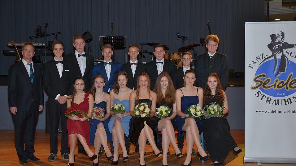 Die Bilder vom Abschlussball der Tanzschule Seidel in der Fraunhofer-Halle am 28. November. Die Bilder vom Abschlussball der Tanzschule Seidel in der Fraunhofer-Halle am 28. November.