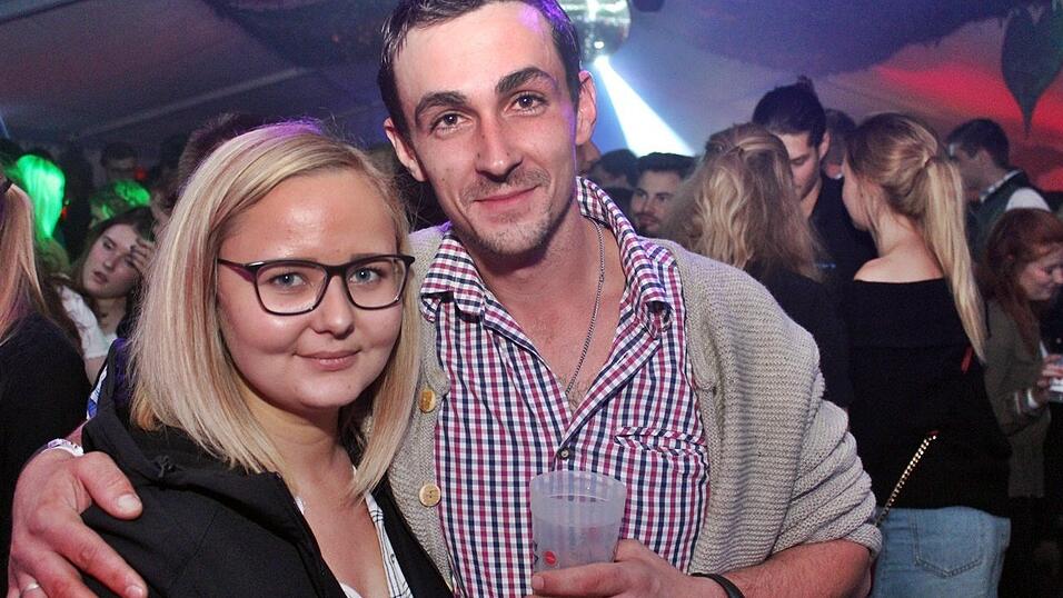 Die besten Bilder vom Wein- und Wei&szlig;bierfest des Burschenvereins Arth und der M&auml;dchengruppe.
