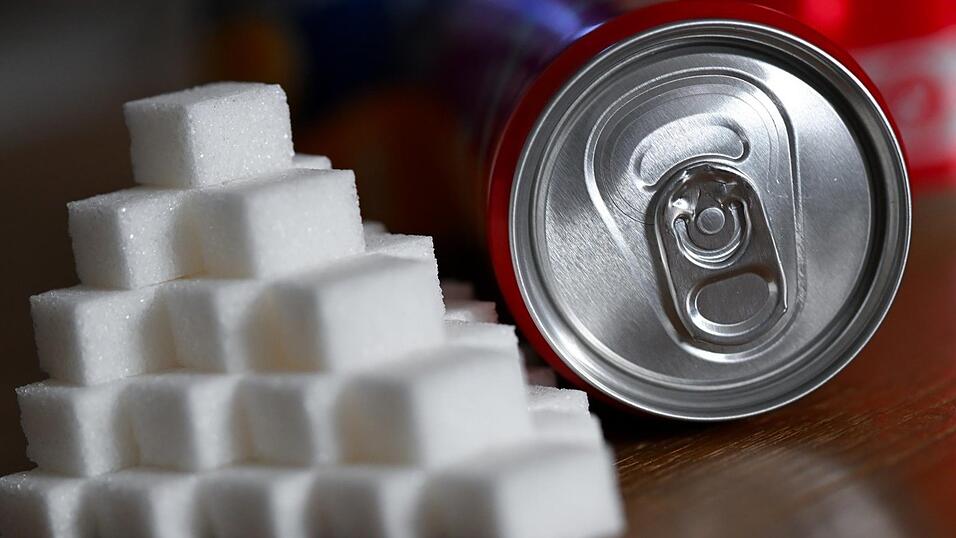 Sollten die Pl&auml;ne f&uuml;r die Zuckersteuer so kommen, wie sie die Finanzkommission Gesundheit empfiehlt, w&uuml;rden vor allem Limonaden teurer.