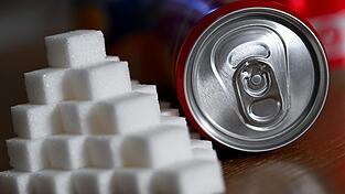 Sollten die Pl&auml;ne f&uuml;r die Zuckersteuer so kommen, wie sie die Finanzkommission Gesundheit empfiehlt, w&uuml;rden vor allem Limonaden teurer.