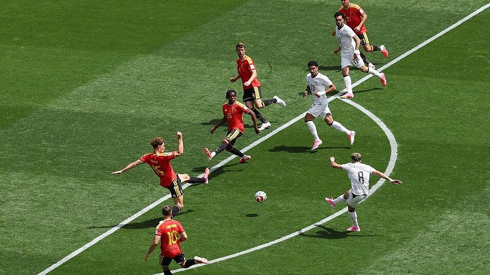 Ashour trifft vor der Pause zur Führung. Ashour trifft vor der Pause zur Führung.