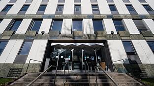 Vor dem Landgericht Weiden beginnt der Prozess im sogenannten Champagner-Fall. (Symbolbild) Vor dem Landgericht Weiden beginnt der Prozess im sogenannten Champagner-Fall. (Symbolbild)