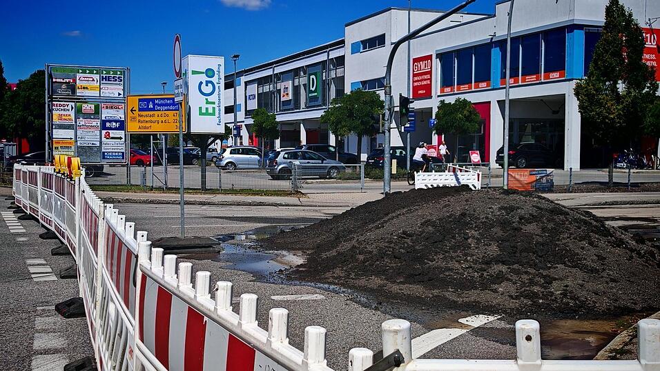 Ein Abschnitt der Industriestraße bekommt eine neue Fahrbahndecke. Ein Abschnitt der Industriestraße bekommt eine neue Fahrbahndecke.