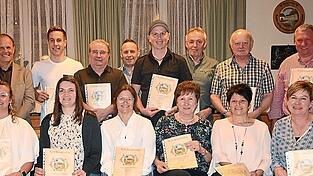 B&uuml;rgermeister Leonhard Berger (2.v.l.) gratulierte den erfolgreichen Sch&uuml;tzen.