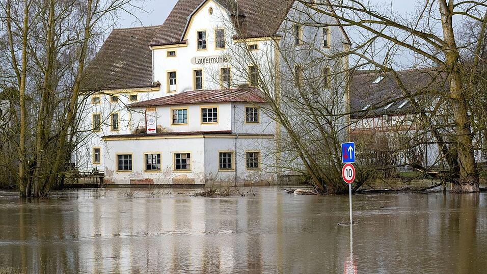 Nach den Hochwasserwarnungen zum Wochenanfang entspannt sich die Lage nun. (Archivbild) Nach den Hochwasserwarnungen zum Wochenanfang entspannt sich die Lage nun. (Archivbild)