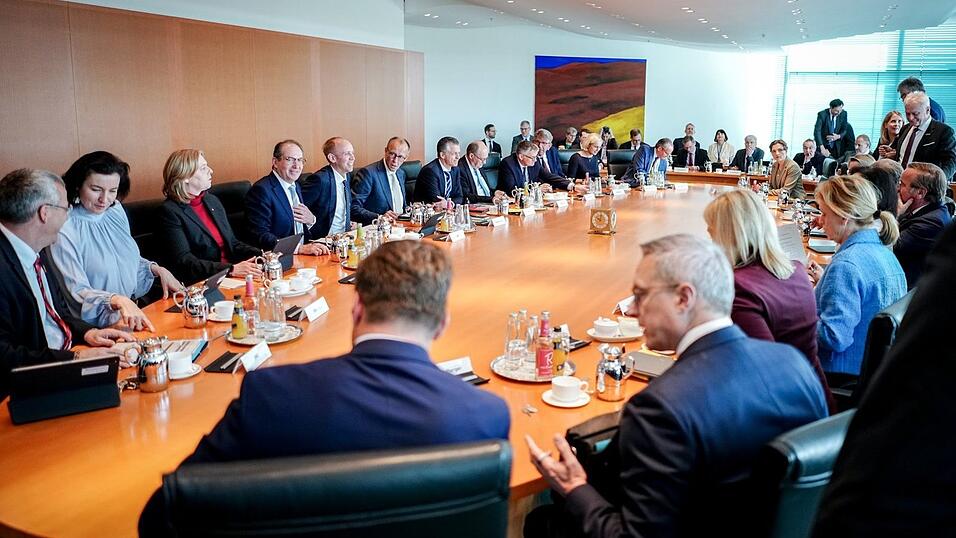 Dass die Entscheidungen der aktuellen Bundesregierung zu den wesentlichen Ursachen f&uuml;r die Konjunkturschw&auml;che z&auml;hlt, denken 39 Prozent der Bundesb&uuml;rger. (Archivfoto)